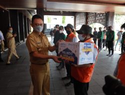 743 Pekerja Penanganan Sarana Umum Terima Paket Lebaran