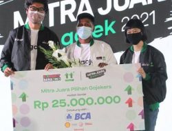 Ubay Persembahkan Hadiah Gojek untuk Ibunda Naik Haji