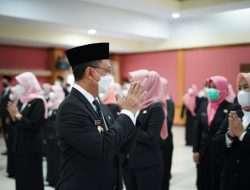 Berikan Pelayanan Kepada Masyarakat dengan Senyum