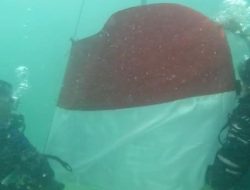 Merah Putih Berkibar di Dasar Laut Pulau Lemukutan