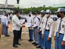PLN Serahkan Hadiah Kepada Pemenang Lomba Jurnalisme dan Public Speaking