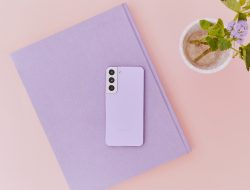 Bora Purple Mewarnai Samsung Galaxy S22 5G
