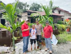 Politisi PDIP Berbagi Bantuan untuk Warga Terdampak Banjir Sambas