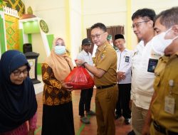 Pemkot Pontianak Serahkan 17.459 Paket kepada Masyarakat Terdampak Inflasi