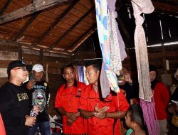 Sujiwo – Sukiryanto Patungan Bedah Rumah Warga di Kuala Dua