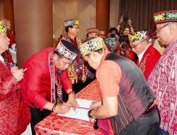 Lasarus Harap Pengurus DAD Rawat Harmonisasi Antaretnik di Kalbar