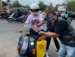 SOG Chapter Kalbar Bersama Komunitas Pecinta Vespa Berbagi Kue Berbuka Puasa