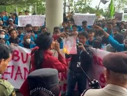 Mahasiswa Bakar Foto Puan di Aksi Tolak Perppu Ciptaker, PDI-P Ancam Tempuh Jalur Hukum