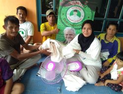 Santri Dukung Ganjar Beri Bantuan Keperluan Ibadah ke Majelis Taklim Darussalam Sanggau