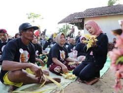 Jalin Silaturahmi dan Perkuat Keterampilan Warga, Milenial Ganjar Gelar Lomba Menganyam Ketupat di Ketapang
