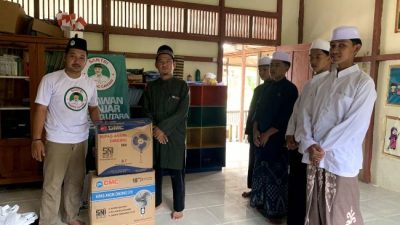 Santri Dukung Ganjar Beri Bantuan ke Pondok Pesantren di Kayong Utara