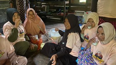 Mak Ganjar Kalbar Jalin Silaturahmi Sambil Belajar Bikin Es Doger di Kubu Raya