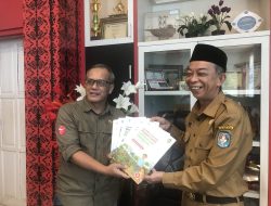 ICRAF Indonesia bersama BRGM Serahkan Buku Mulok Pendidikan Lingkungan Gambut dan Mangrove