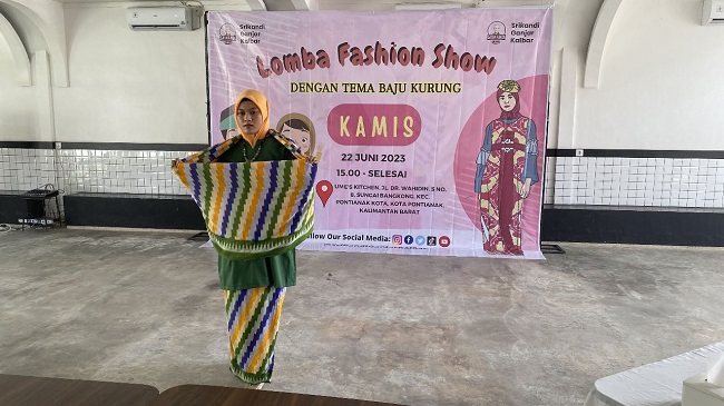 Lomba Fashion Show Baju Kurung yang digelar Srikandi Ganjar di Pontianak. Foto: Dok. Srikandi Ganjar