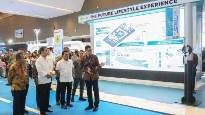 Presiden Jokowi Hadir, Dirut PLN Paparkan Kesiapan Ekosistem Kendaraan Listrik di Booth PLN di PEVS 2024