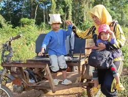 Guru di Pedalaman Kalbar Berjibaku Jalan Ekstrem Demi Mencerdaskan Anak Bangsa