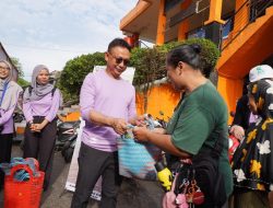 Wako Pontianak Bagikan Tas Belanja Gratis di Pasar Kemuning