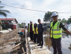 Pembangunan Turap Parit Sungai Jawi Pal Lima Rampung Akhir Tahun