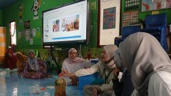 Gaharu Kawasan Kalbar Edukasi Warga Kampung Yuka Membuat Ekoenzim