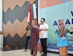 199 Perempuan Lulus Akademi Paradigta Kubu Raya